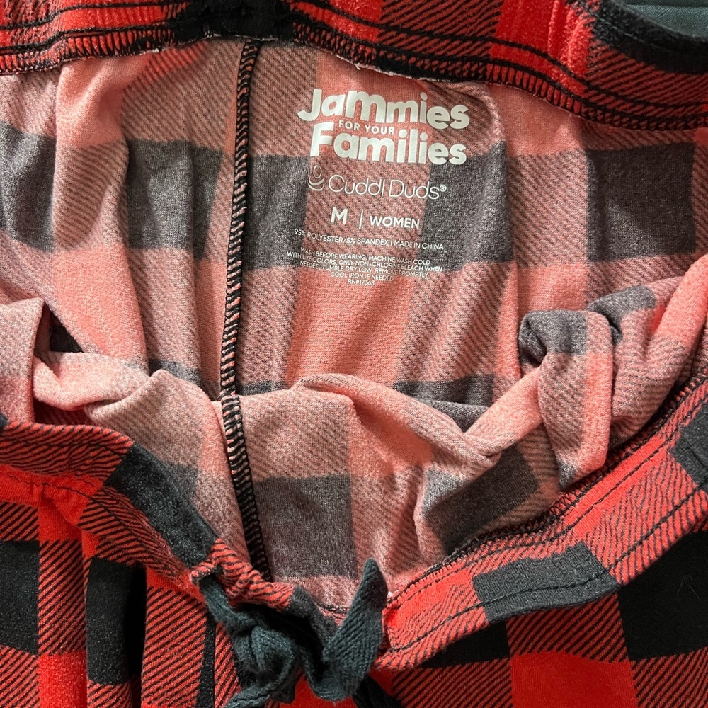 Cuddl Duds Red and Black Checkered women’s pajamas two piece set medium - Picture 5 of 6